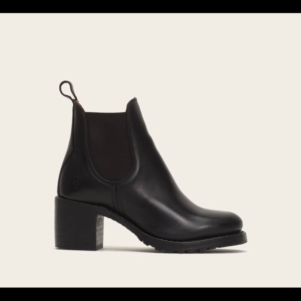 Frye Sabrina Chelsea Leather Ankle Boot Lug Sole